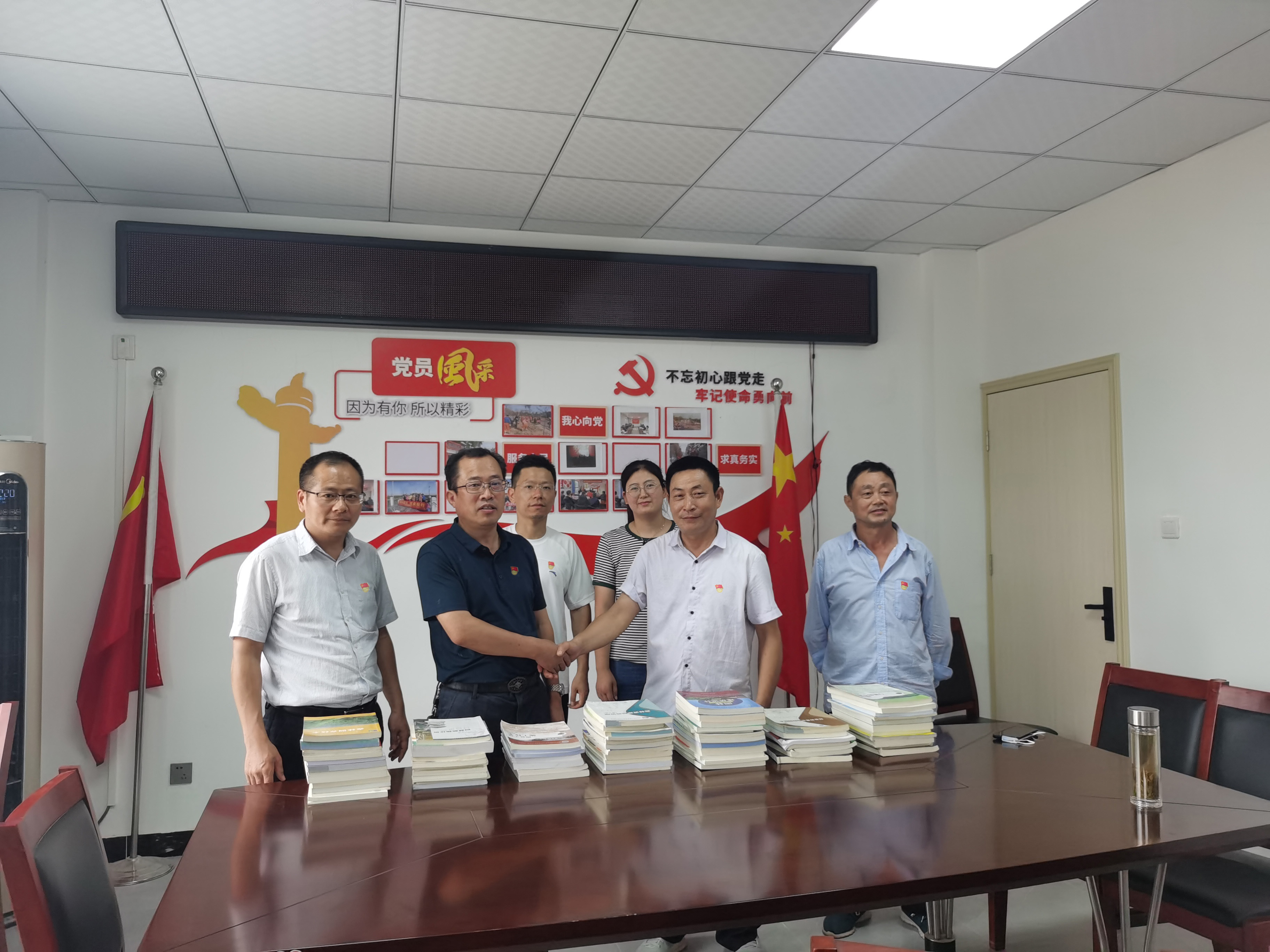 肥东国有林场赠书活动1(1).Jpeg